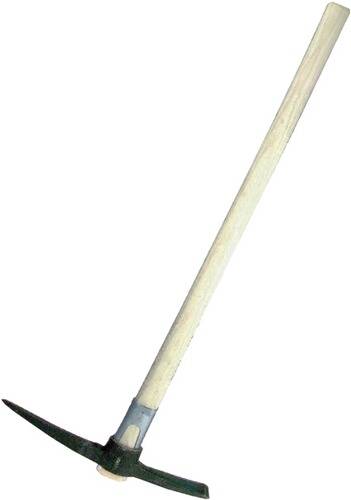 Eine Spitzhacke mit einem Holzgriff und einem Metallkopf, die zum Graben oder Aufbrechen harter Oberflächen verwendet wird.
