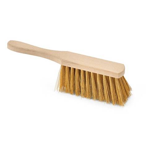 Ein Pinsel mit Holzgriff und steifen, braunen Borsten, geeignet zum Reinigen. Er liegt auf weißem Hintergrund.