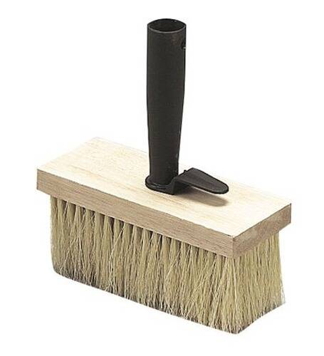 Ein großer, flacher Pinsel zum Malen mit langen, steifen Borsten und schwarzem Griff, entwickelt zum Abdecken großer Flächen.