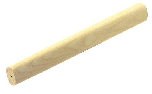 Eine Nahaufnahme eines Holzbesenstiels mit glatter, heller Oberfläche, die Haltbarkeit und Einfachheit andeutet.