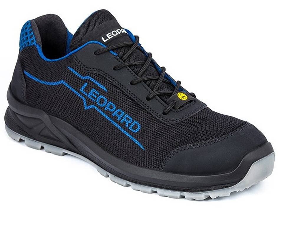 Ein schwarzer und blauer Sportschuh mit robuster Sohle und 
