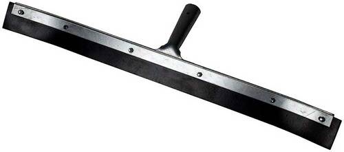 Ein schwarz-silberner Bodenschieber mit langem Griff, entwickelt zum Schieben von Wasser oder Flüssigkeit von ebenen Oberflächen.