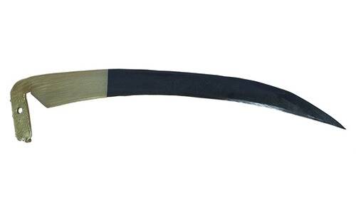 Ein gekrümmtes Schwert mit schwarzem Griff und scharfer, reflektierender Klinge. Der Griff ist teilweise umwickelt, um einen besseren Halt zu bieten.