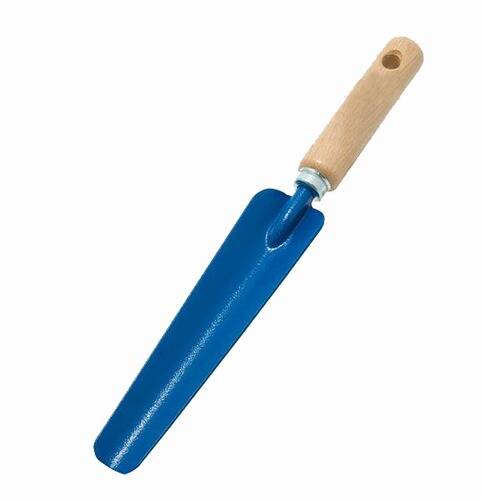 Eine blaue Handschaufel mit einer langen, schmalen Metallklinge und einem Holzgriff, die für Gartenarbeiten wie Graben und Pflanzen verwendet wird.