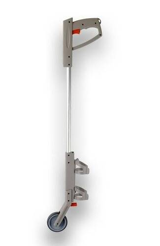 Ein Metallic-Greifwerkzeug mit langem Griff und zwei Zinken zum Aufgreifen von Gegenständen, geeignet zum Erreichen von Objekten auf dem Boden.