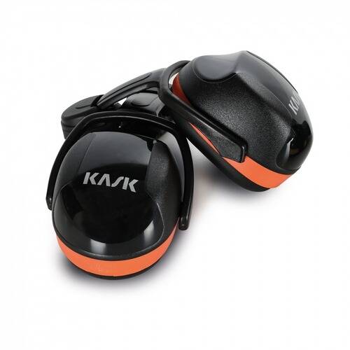 Schwarz-orange Gehörschutz-Kopfhörer mit der Marke „KASK