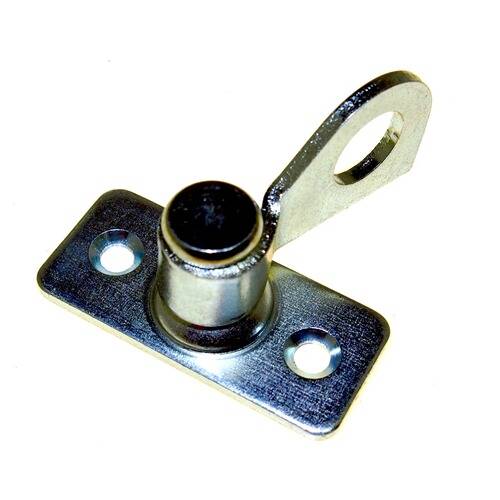 Eine kleine Metallklinke mit einer Schlaufe, die zum sicheren Halten von Objekten ausgelegt ist. Sie hat eine rechteckige Grundfläche mit zwei Bohrungen zur Befestigung.