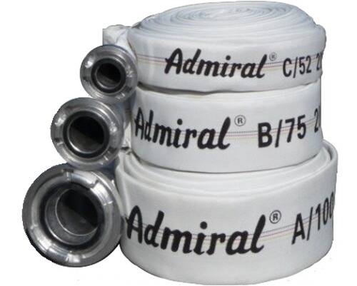 Drei aufgerollte, weiße Feuerwehrschläuche mit der Bezeichnung „Admiral