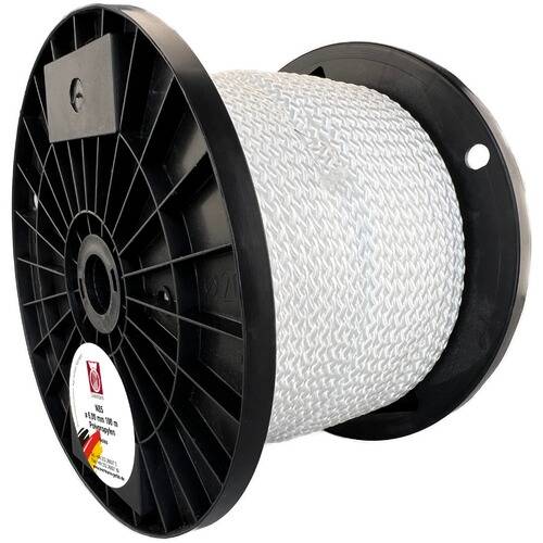 Eine Spule mit weißem Seil und schwarzen Enden, leicht geneigt. Das Seil wirkt fest aufgewickelt. Auf der linken Seite sind Etiketten sichtbar.