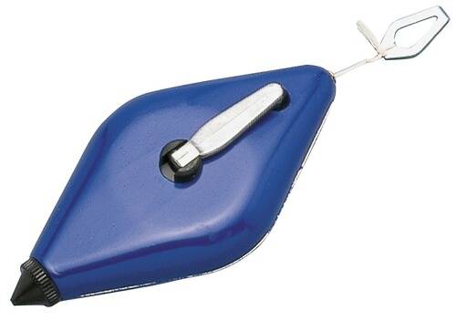 Ein blauer, drachenförmiger Plektrum mit Metallmitte und Loch zur Befestigung.