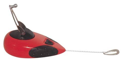 Eine rote und schwarze ausziehbare Hundeleine mit ausgefahrtem Bandstil-Führstrang vor einem einfachen weißen Hintergrund.