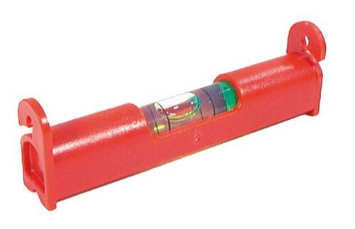 Eine rote Wasserwaage mit einer zentralen Libelle, verwendet zur Überprüfung der horizontalen Ausrichtung.