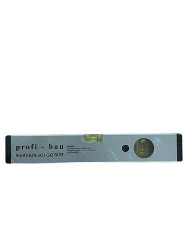 Eine Wasserwaage mit 'profi-bau' und 'ELEKTRONISCH GEPRÜFT' Beschriftung, ausgestattet mit zwei Libellen zur Messung der Ebenheit.