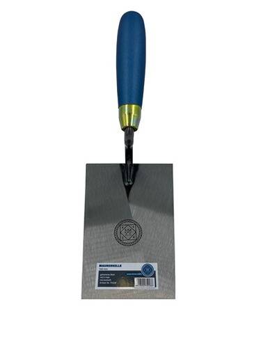 Ein Metallspachtel mit blauem Griff, häufig für Maurerarbeiten verwendet.