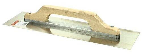 Ein Käsehobel mit einem Holzgriff und einem Metall-Schneidedraht, der zeigt, wie eine Scheibe Weißkäse geschnitten wird.