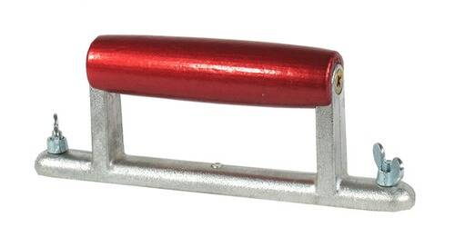 Ein Metallkoffer-Griff mit rotem Griff, befestigt an einem silbernen Rahmen.