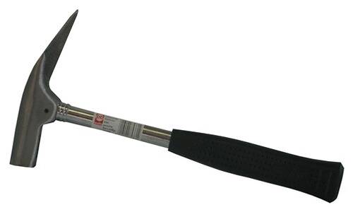 Ein Hammer mit einem silbernen Metallkopf und schwarzem gummierten Griff, entwickelt zum Greifen und Einschlagen von Nägeln. Das Markenlogo ist teilweise auf dem Griff sichtbar.