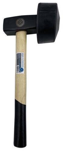 Holzschläger zum Cricketspiel mit schwarzem Griff, vertikales Etikett auf dem Schlag mit Produktinformationen.