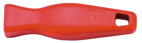 Ein leuchtend rotes, elliptisches Kajak von oben betrachtet, das eine glatte Oberfläche und ein erhabenes Detail an der Seite zeigt.