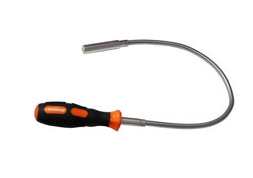 Ein flexibles magnetisches Aufnahmewerkzeug mit schwarzem und orangefarbenem Griff, das zum Abrufen von Metallgegenständen aus schwer erreichbaren Stellen verwendet wird.