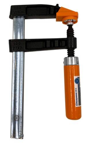 Eine Metallzange, die einen zylindrischen Gegenstand hält. Die Zange ist mit „100 27x7