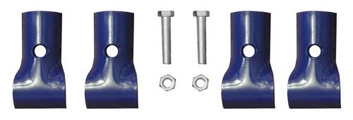 Zwei Bolzen und zwei Sechskantmuttern, vertikal zwischen zwei blauen metallischen Teilen mit Löchern angebracht, möglicherweise Komponenten zum Verbinden von Materialien.