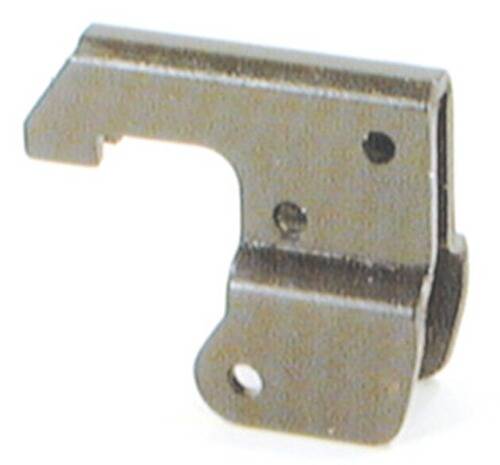 Eine Metallhalterung mit drei Löchern, wahrscheinlich für mechanische oder strukturelle Unterstützung, mit L-förmigem Design.