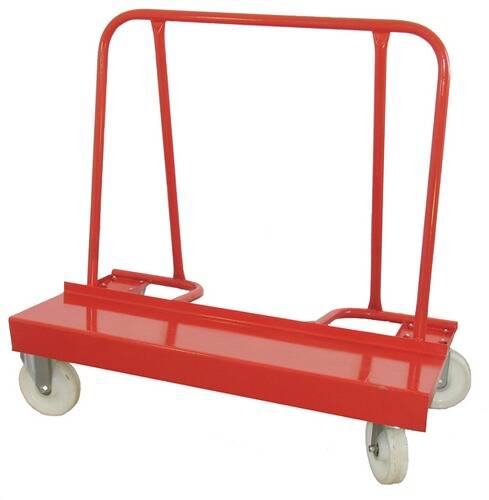 Ein roter Metallwagen mit vier weißen Rädern, entwickelt zum Transport großer Gegenstände wie Glasscheiben oder Sperrholz.