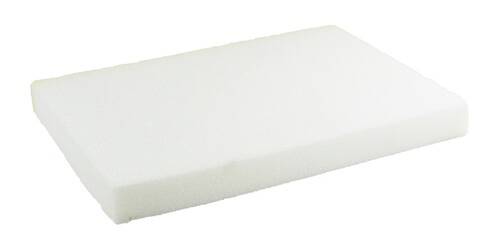 Ein einfacher weißer rechteckiger Schwamm, typischerweise zum Reinigen von Oberflächen verwendet.