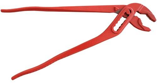 Eine Nahaufnahme einer roten Brechstange, die ihr gekrümmtes Ende mit einer Nagelzieherkerbe zeigt, vor einem weißen Hintergrund.