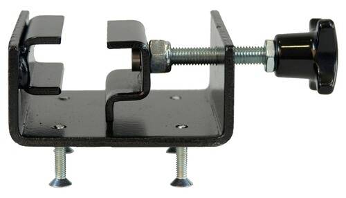 Eine Metallzwinge mit Schraubenmechanismus, die zum sicheren Halten oder Zusammenpressen von Objekten konzipiert ist.