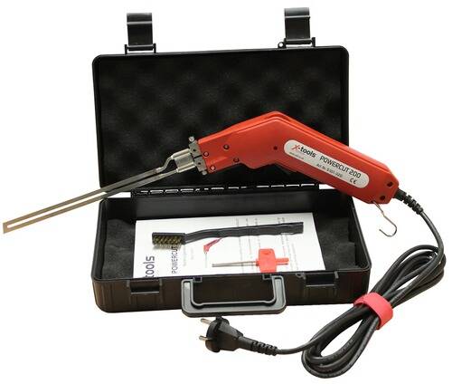 Ein rotes elektrisches Schaumschneidewerkzeug mit der Bezeichnung „POWERCUT 200