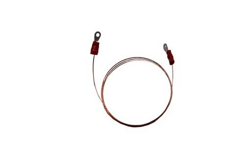 Eine aufgewickelte Kupferdrahtspule mit roten Anschlüssen an beiden Enden, die für elektrische Verbindungen verwendet wird.