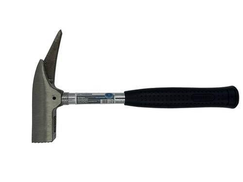 Ein Hammer mit schwarzem Griff und Metallkopf, der auf einer Seite eine flache Fläche und auf der anderen Seite eine spitze Klaue aufweist, wird zum Einschlagen von Nägeln verwendet.