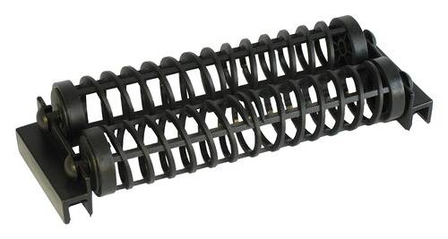 Eine Nahaufnahme einer schwarzen Spiralfeder als Industriekomponente, die ihre helikale Struktur hervorhebt und für mechanische Stützung oder Spannung konzipiert ist.