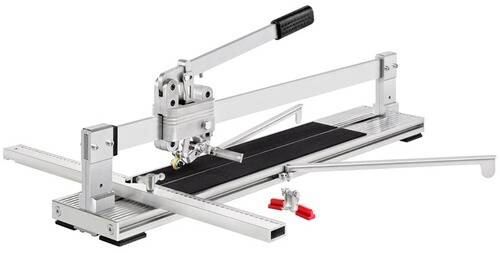 Ein Fliesenschneider auf weißem Hintergrund mit Griff, Schneidrad und Linealskala.