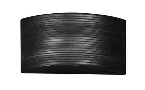 Ein Stapel von Schallplatten mit unterschiedlichen Dicken, von der Seite betrachtet. Die Rillen und Strukturen der Platten sind sichtbar.