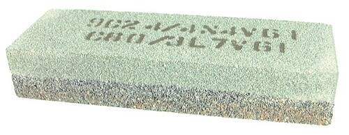 Ein grauer rechteckiger Schleifblock mit rauer Oberfläche, der zum Schleifen oder Glätten von Flächen verwendet wird.