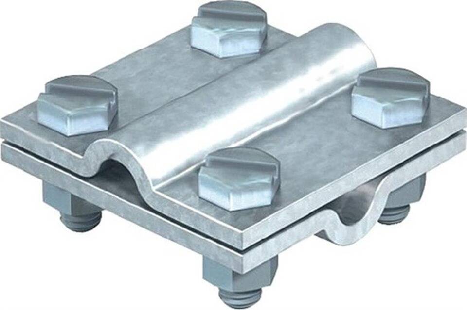 Ein Metallschienenlaschen mit Bolzen, die hindurchführen, verwendet zum Verbinden von Eisenbahngleisstücken miteinander.