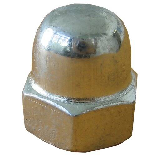 Eine goldfarbene sechskantige Hutmutter mit glänzender, gewölbter Oberseite.