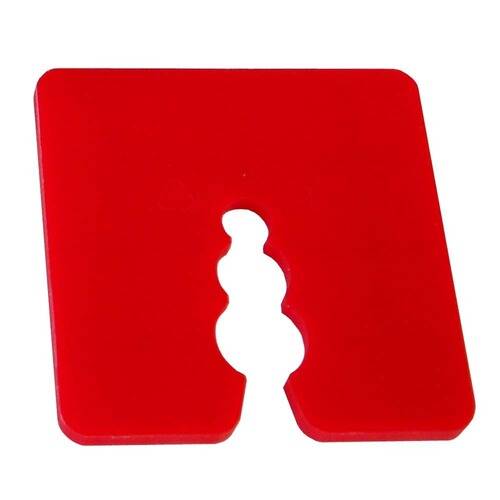 Ein roter, quadratischer Kunststoff-Brotclip mit zentraler Öffnung, verwendet zum Verschließen von Beuteln.