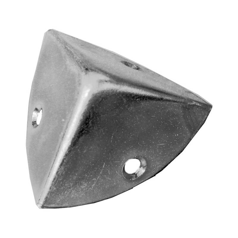 Ein Metalltetraeder mit zwei sichtbaren Löchern an den Seiten, das in industriellen Umgebungen oder als Strukturkomponente verwendet wird.