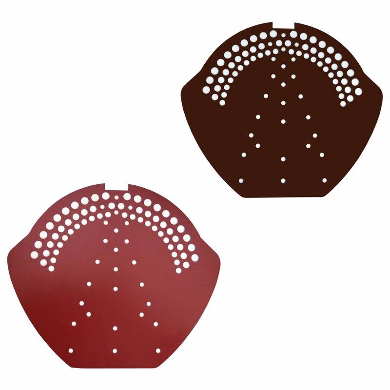 Zwei durchlöcherte Schutzmasken-Overlays; eine braune und eine rote, mit einer Reihe von Löchern, die in einem halbkreisförmigen Muster angeordnet sind.