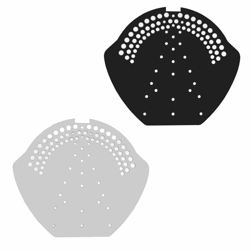 Zwei halbkreisförmige Drainagematten, eine schwarze und eine graue, nebeneinander dargestellt. Jede Matte weist ein Muster aus kleinen, kreisförmigen Löchern auf.