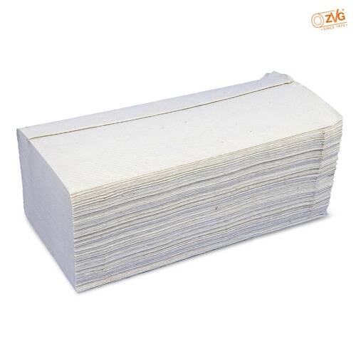 Ein Stapel weißer Papiertücher mit strukturierten Kanten, rechteckig angeordnet vor einem einfachen Hintergrund, der ihre Dicke zur Schau stellt.