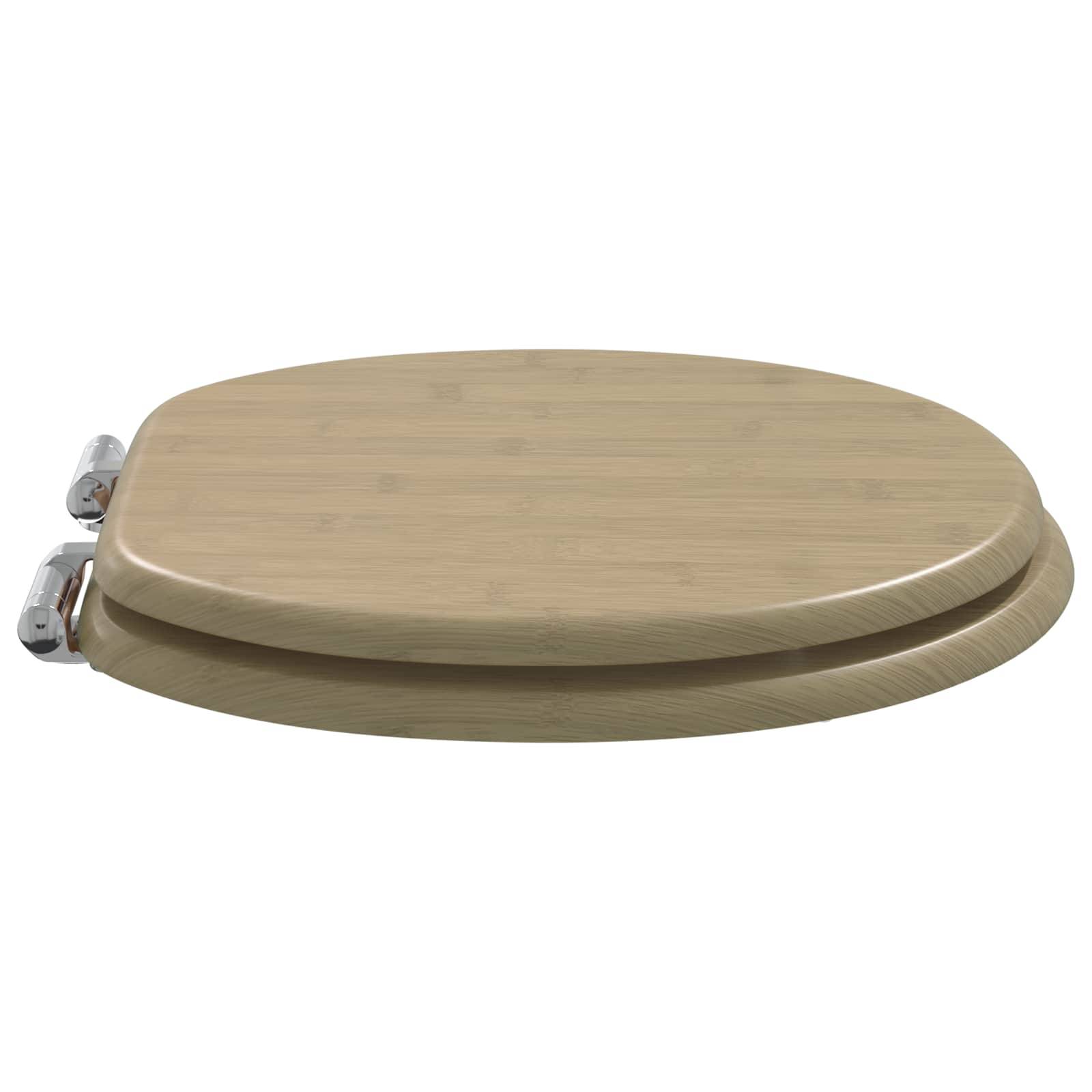 Ein geschlossener Holz-Toilettensitz mit silbernen Metallscharnieren, von oben fotografiert vor weißem Hintergrund.
