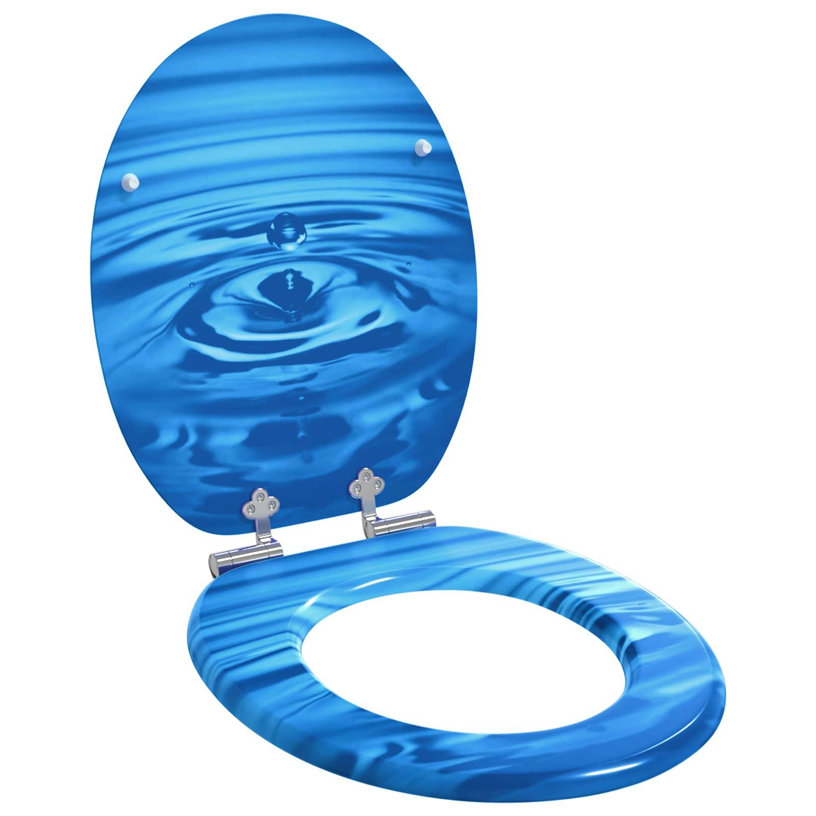 Blauer Toilettensitz und Deckel mit einem Wasserwellenmuster, das einem fallenden Wassertropfen ähnelt.