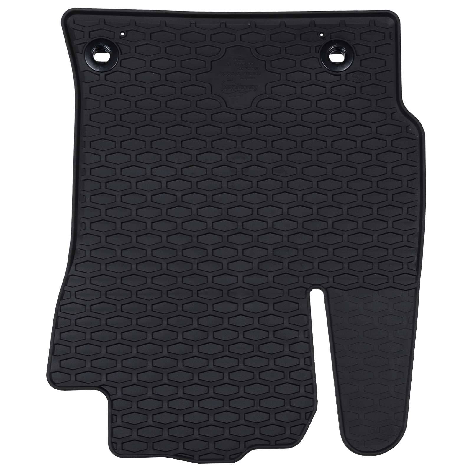 Eine schwarze Gummi-Autofußmatte mit Wabenstruktur und zwei kreisförmigen Löchern oben.