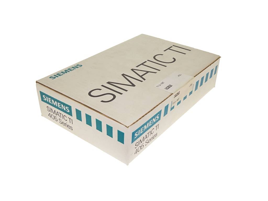 Eine Produktverpackung der Siemens SIMATIC TI 505 Series auf weißem Hintergrund.