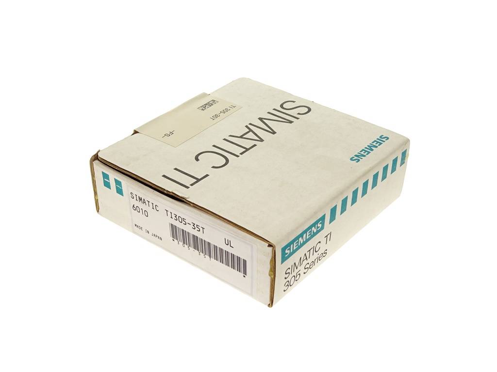 Eine Produktverpackung von Siemens SIMATIC TI 305-35T vor weißem Hintergrund, auf der der Modellname und der Barcode zu sehen sind.